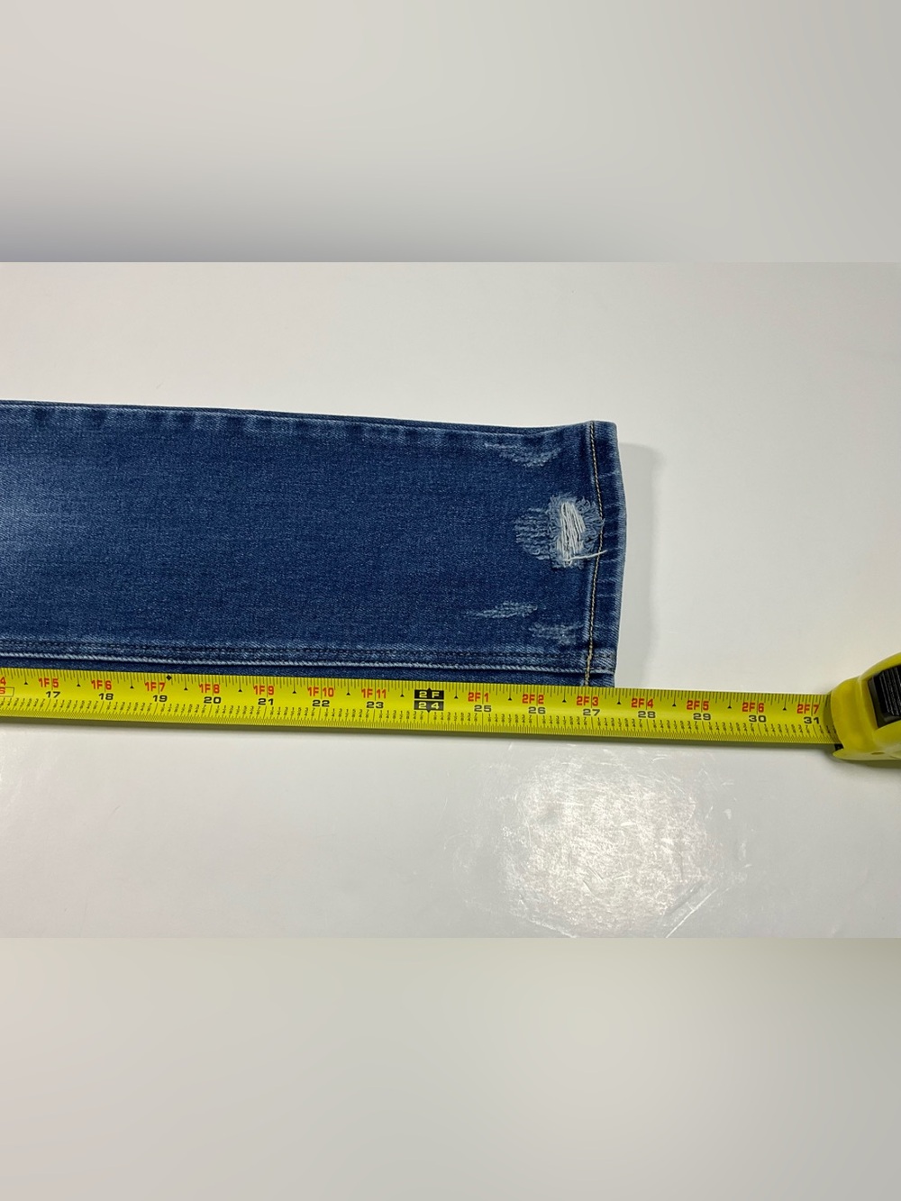 KanCan Signature Distressed Mid-Rise Stretch Cropped Jeans Size 24 VBK1488A - Picture 10 of 14